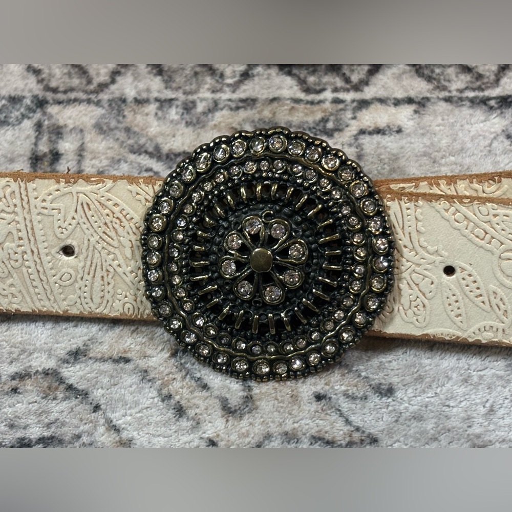 Fossil Embellished Cream‎ Leather Belt with Ornate Buckle Size Large - Picture 3 of 4